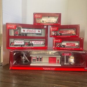 Athearn HO Scale Model Coca-Cola Distribution Center and Trucks